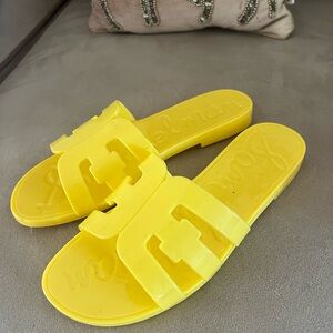 Canary yellow jellies